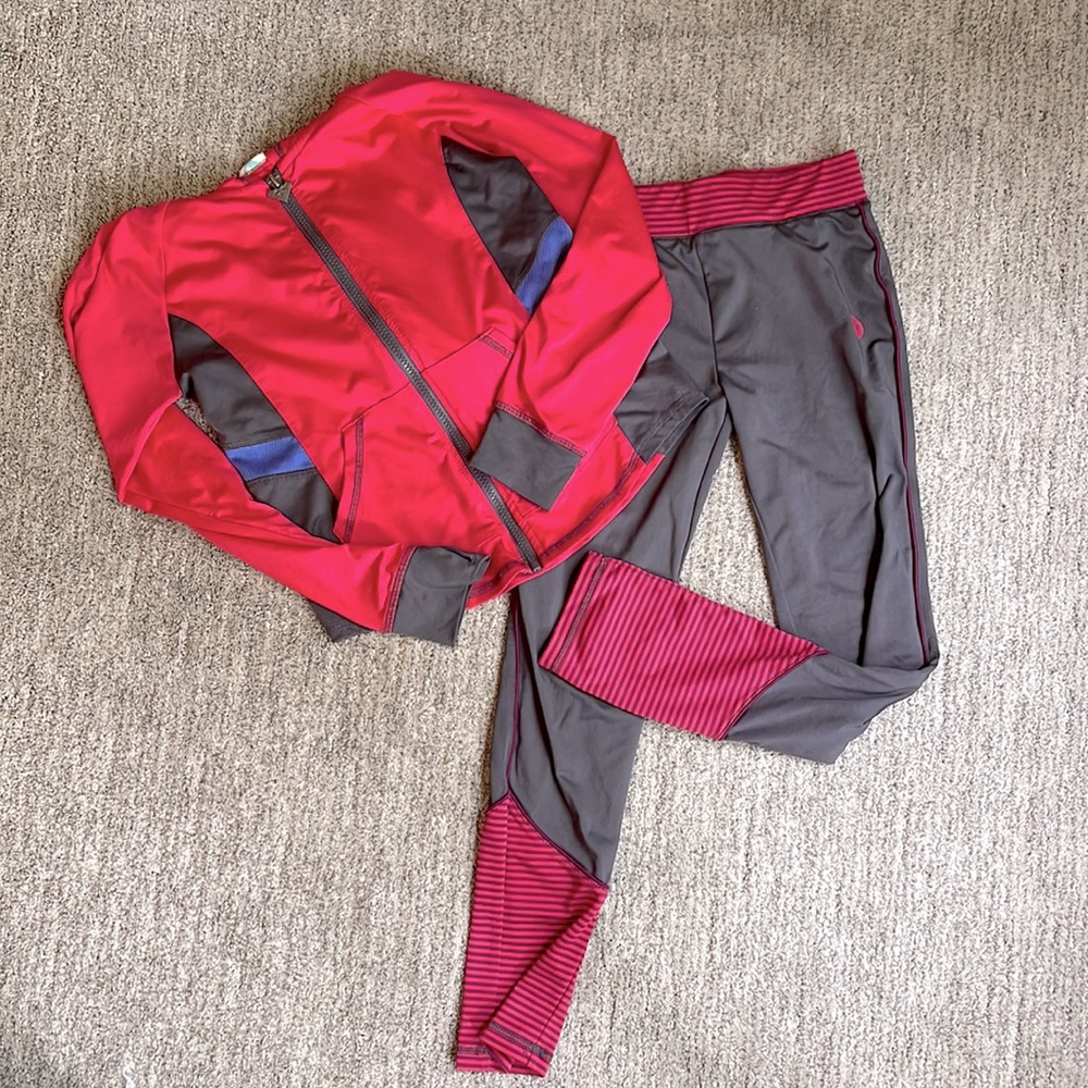 Hot pink Roxy girl athletic jacket and yoga pants size 8/10 or small